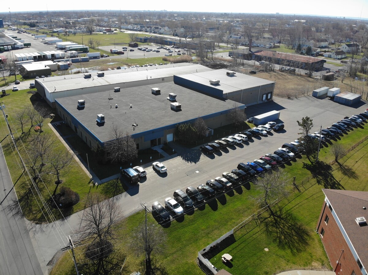 55 Oriskany Dr, Tonawanda, NY 14150