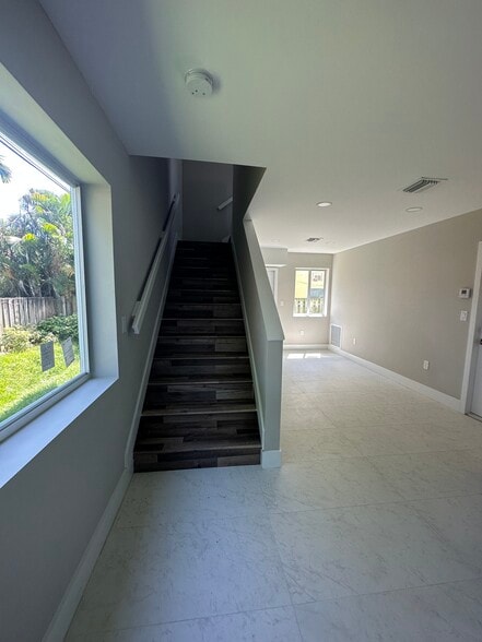 Sistrunk Townhouses portfolio of 4 properties for sale on LoopNet.com - Building Photo - Image 3 of 23