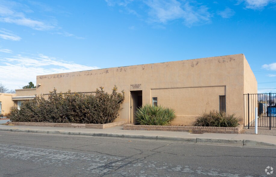 210 Manzano St NE, Albuquerque, NM 87108
