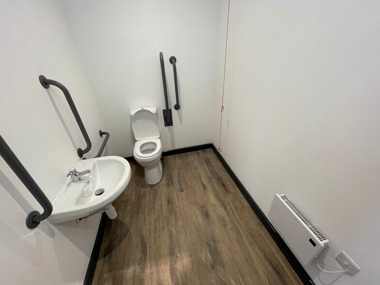 Wallsend Rd, North Shields for lease - Interior Photo - Image 3 of 9