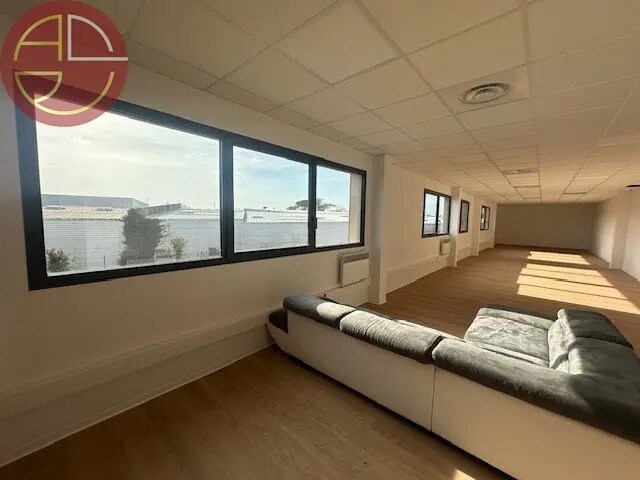 Industrial in Launaguet for lease - Building Photo - Image 3 of 8