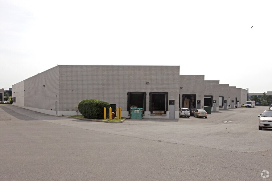 2320 Bristol Cir, Oakville, ON for lease - Building Photo - Image 2 of 7