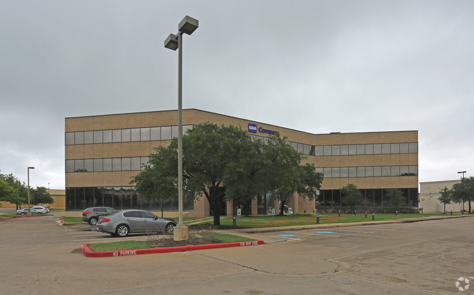 2405 Texas Ave, College Station, TX for lease - Primary Photo - Image 1 of 7