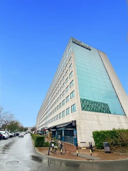 Office in Asnières-sur-Seine for sale - Building Photo - Image 1 of 7