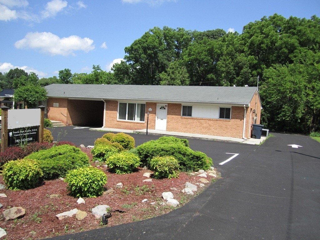 2022 Brambleton Ave SW, Roanoke, VA for sale Primary Photo- Image 1 of 1