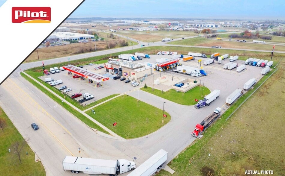 8950 Earhart Ln ln, Cedar Rapids, IA for sale - Building Photo - Image 1 of 1