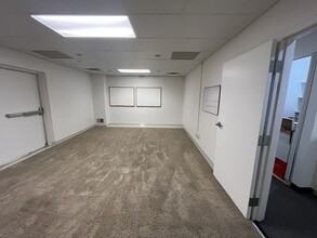 515 Woodcrest Dr, Bloomington, IN for lease Interior Photo- Image 1 of 21