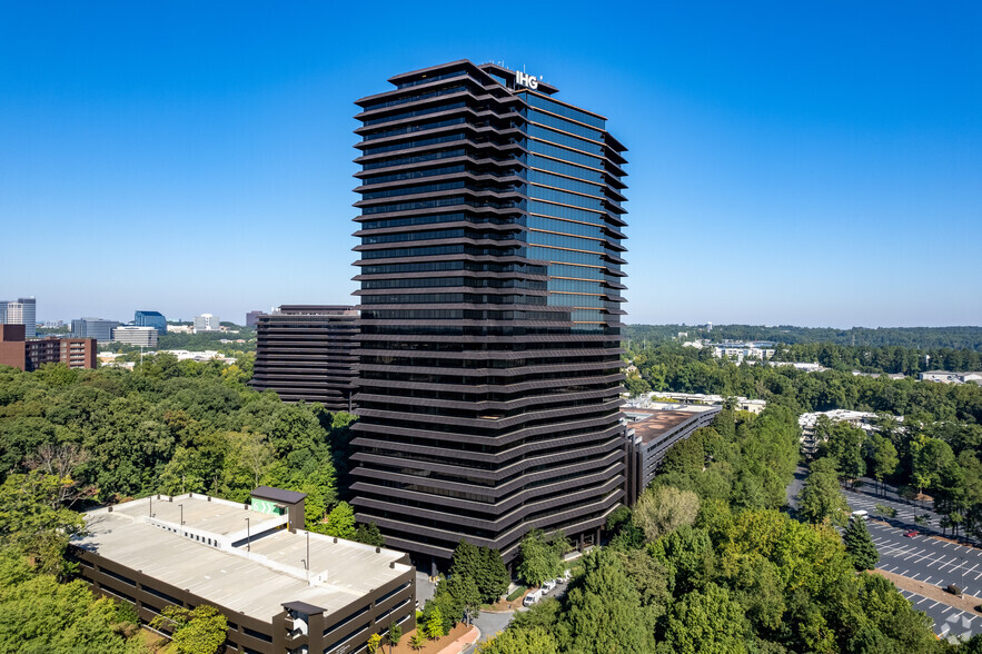 3 Ravinia Dr, Atlanta, GA for lease - Building Photo - Image 1 of 20