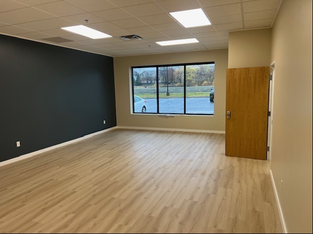 2435 W Wayzata Blvd, Long Lake, MN for lease Interior Photo- Image 1 of 3