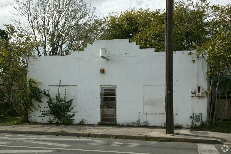 1111 S Roosevelt Ave, San Antonio, TX for sale - Building Photo - Image 3 of 7