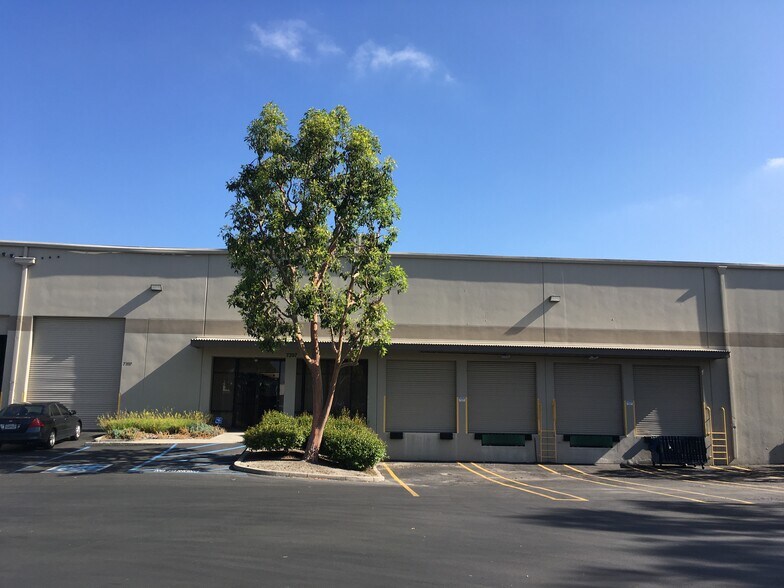 7361-7471 Doig Dr, Garden Grove, CA for lease - Building Photo - Image 1 of 9