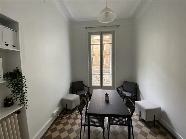 Office in Paris for lease - Building Photo - Image 3 of 7
