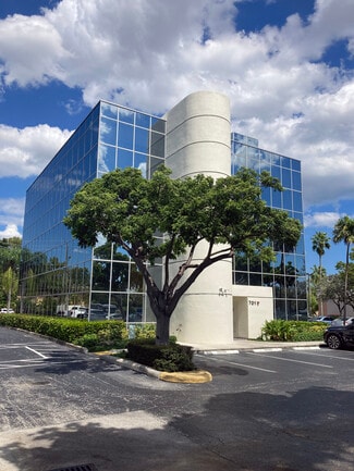 More details for 701 E Commercial Blvd, Oakland Park, FL - Office for Sale