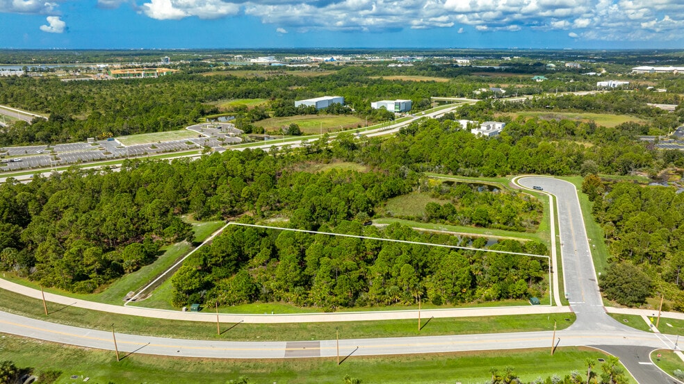 4950 Systems Ct, Sarasota, FL for sale - Building Photo - Image 3 of 12