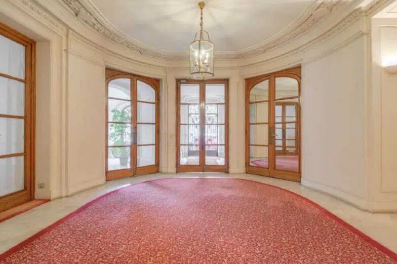 Boulevard Des Invalides, Paris for lease - Lobby - Image 2 of 3