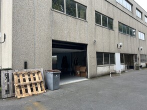 Flex in Bezons for lease Building Photo- Image 1 of 5