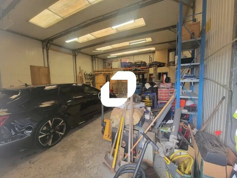 Flex in Ballainvilliers for lease - Interior Photo - Image 2 of 10