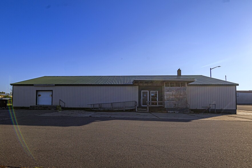 105 Ash Ave NE, Wadena, MN for sale - Building Photo - Image 1 of 25