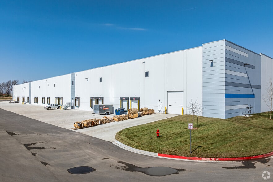 1100 NW Main St, Lee's Summit, MO for lease - Primary Photo - Image 3 of 3