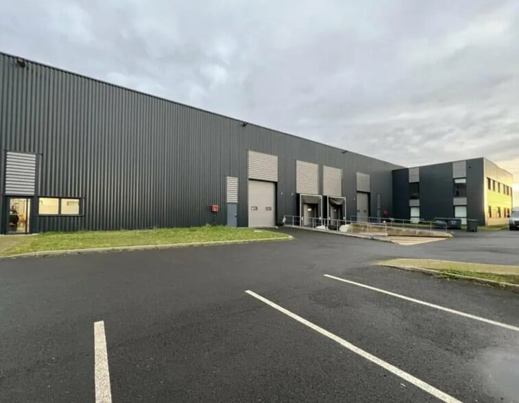 Flex in Lieusaint for lease - Building Photo - Image 3 of 5