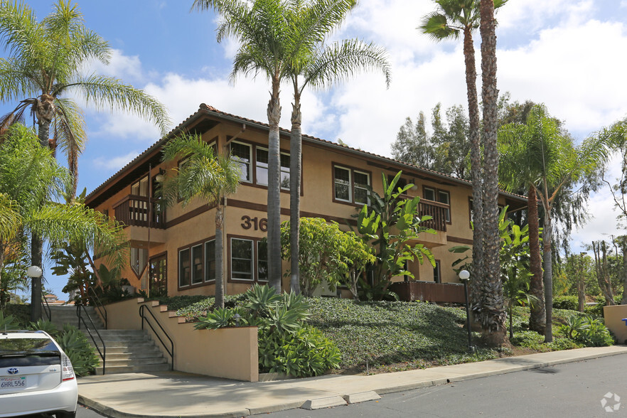 316 S Melrose Dr, Vista, CA for lease - Building Photo - Image 1 of 7