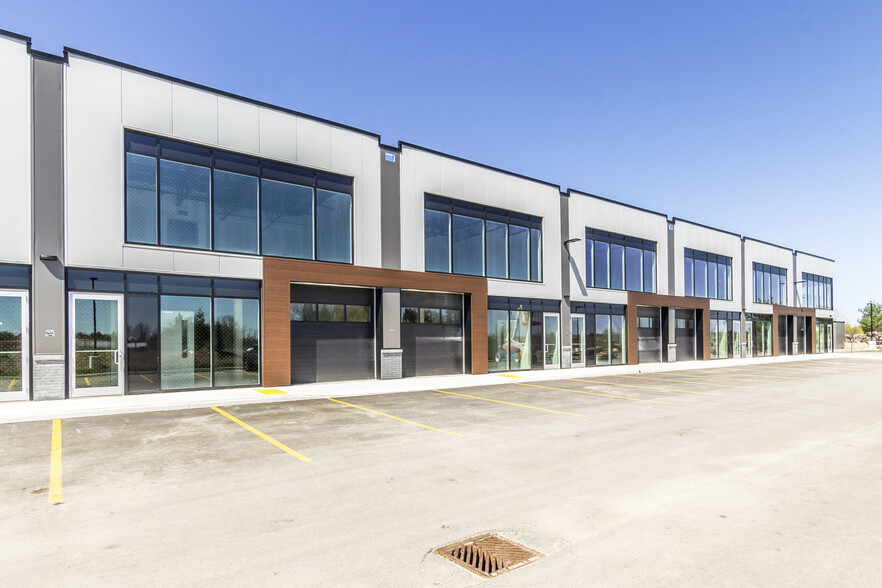 585 Hanlon Creek Blvd, Guelph, ON for lease - Building Photo - Image 1 of 21