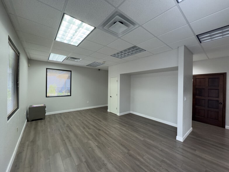 8420 Greenbrier, San Antonio, TX for lease - Lobby - Image 3 of 8