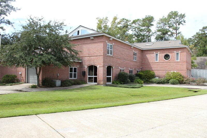 633 Village Ln N, Mandeville, LA 70471