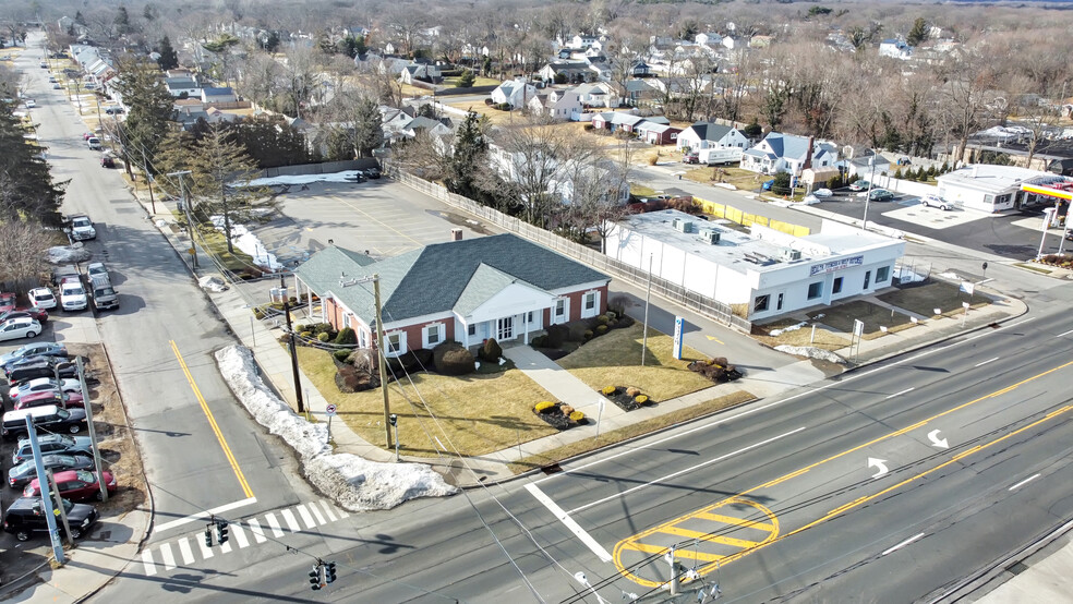 472 Medford Ave, Patchogue, NY for lease - Building Photo - Image 3 of 8