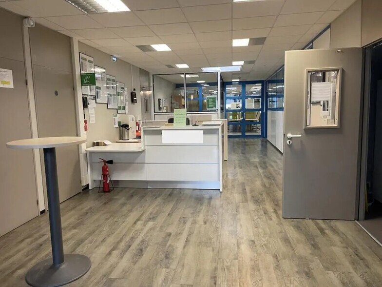 Office in Bois-Guillaume for lease - Interior Photo - Image 1 of 6