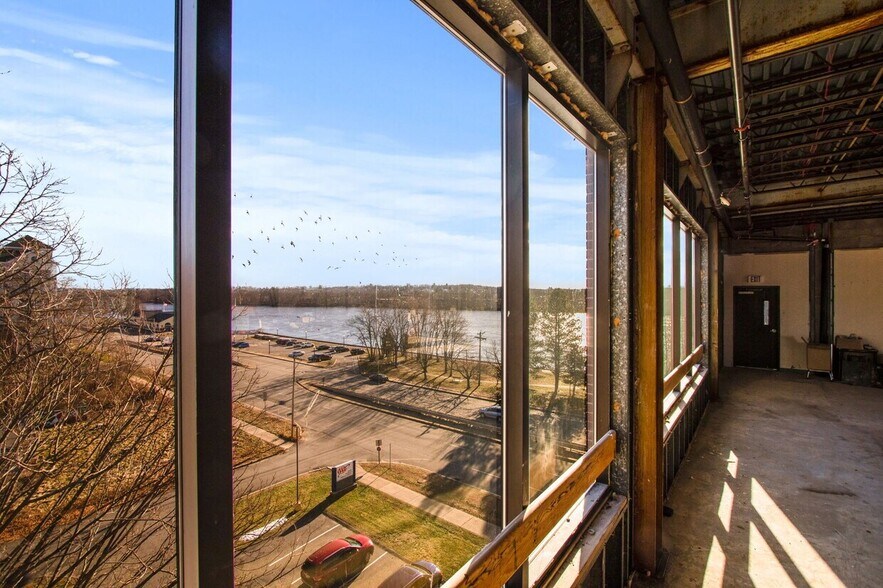 595 Pawtucket Blvd, Lowell, MA for lease - Interior Photo - Image 3 of 3