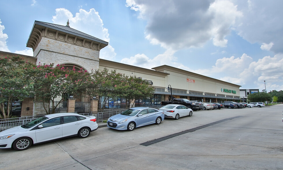 2105-2129 W Davis St, Conroe, TX for lease - Building Photo - Image 1 of 18