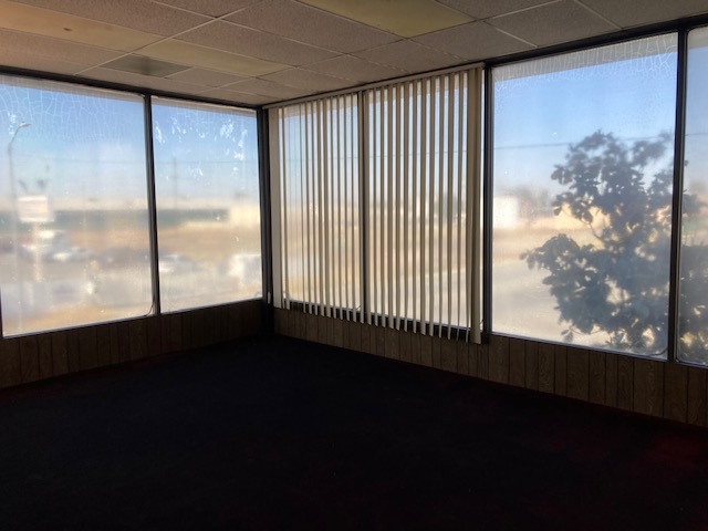 300 Kentucky St, Bakersfield, CA for lease - Interior Photo - Image 3 of 10