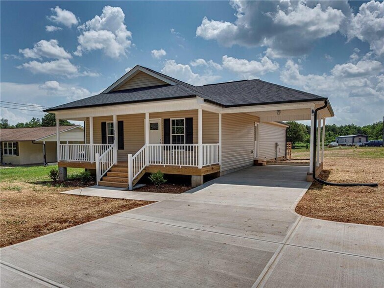 1324 Longbranch Rd, Grover, NC 28073