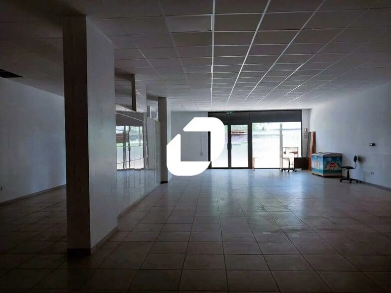 Retail in Le Crès for lease - Building Photo - Image 3 of 11