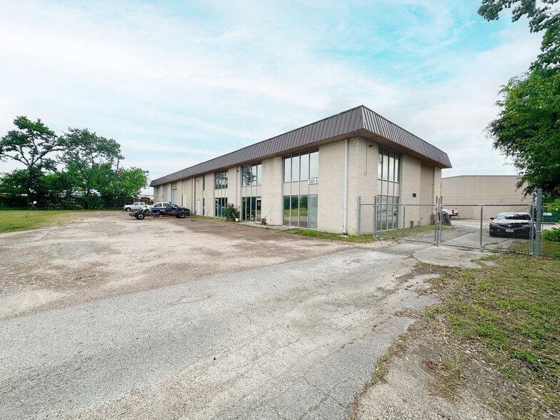 3321-3325 Westside Dr portfolio of 7 properties for sale on LoopNet.com - Building Photo - Image 3 of 7