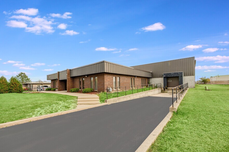 9325 Gulfstream Rd, Frankfort, IL for sale - Building Photo - Image 2 of 18