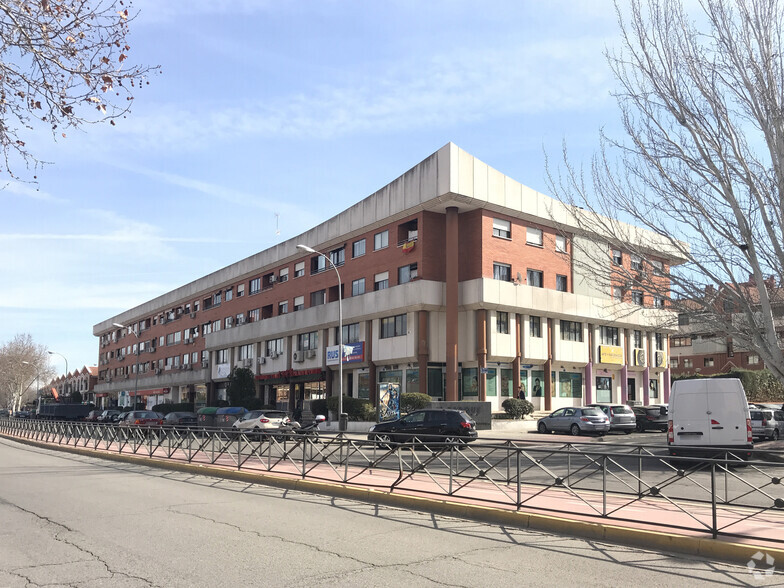 Avenida Lope de Figueroa, 18, Alcalá De Henares, Madrid for sale - Building Photo - Image 2 of 3