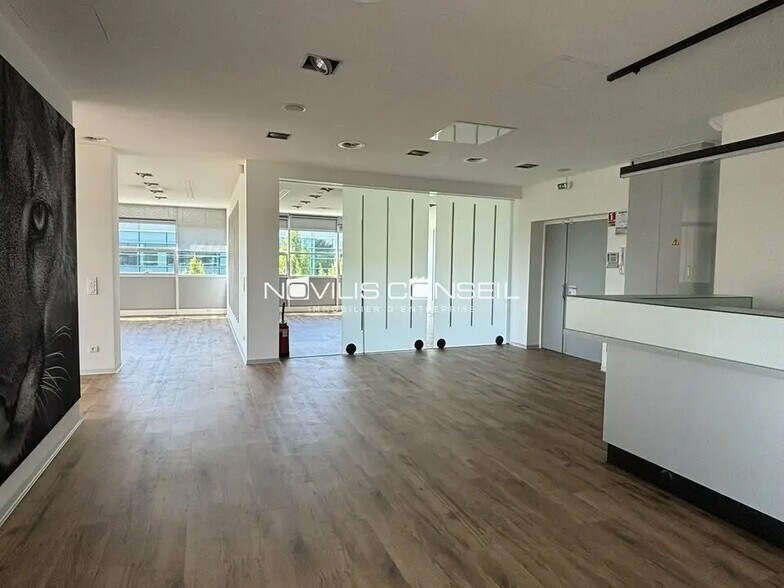 Office in Labège for lease - Interior Photo - Image 1 of 7