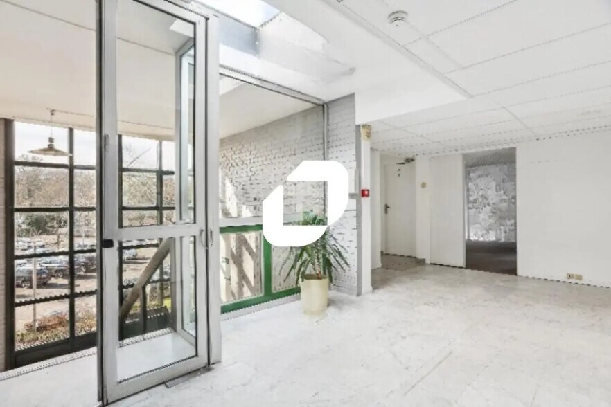 Office in Lognes for lease - Interior Photo - Image 3 of 8