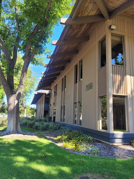 2835 Mitchell Dr, Walnut Creek, CA for lease - Building Photo - Image 3 of 11