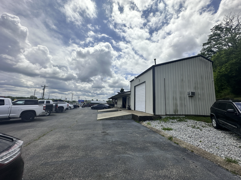 617 S James Campbell Blvd, Columbia, TN for lease - Building Photo - Image 2 of 14