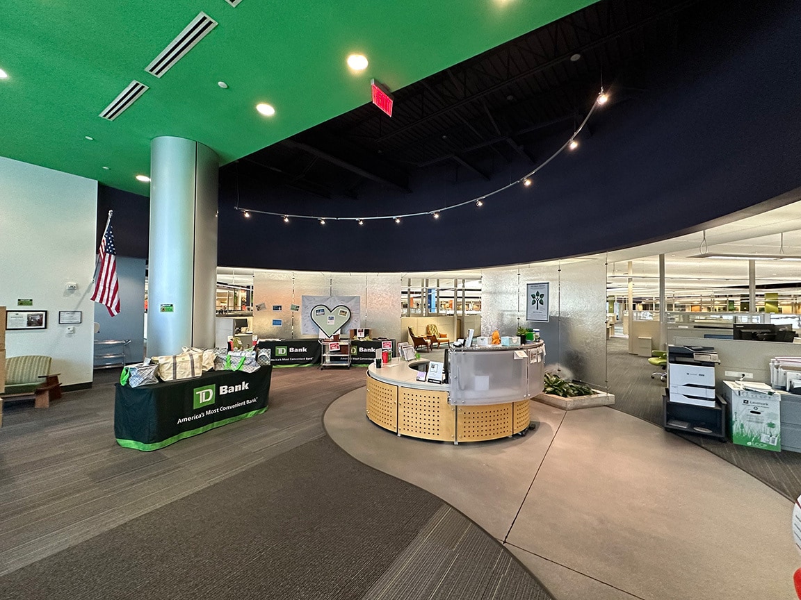 550 Center St, Auburn, ME for sale Interior Photo- Image 1 of 10