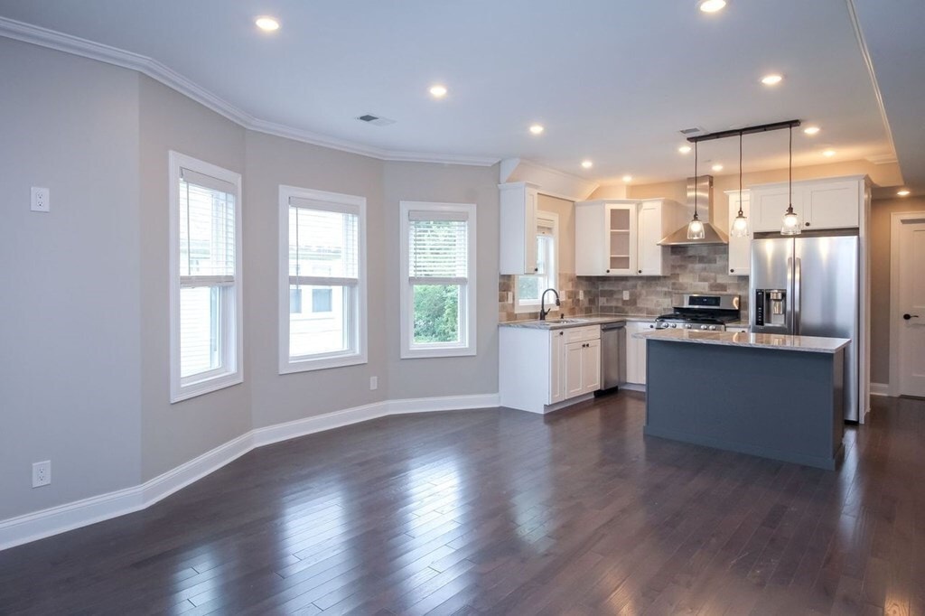 43 Cypress St, Watertown, MA 02472