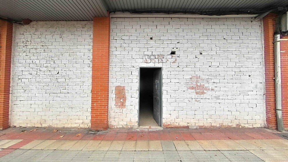 Retail in Logroño for sale - Building Photo - Image 1 of 13