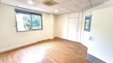 12 Boulevard Louise Michel, Évry for lease Interior Photo- Image 2 of 4