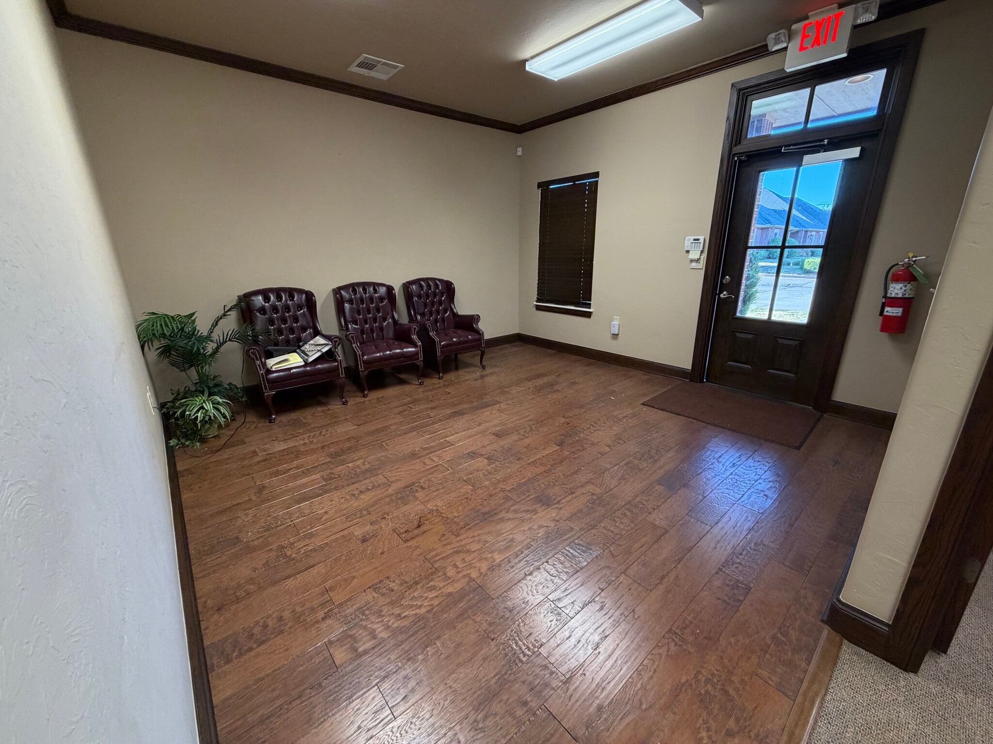 1973 W 33rd St, Edmond, OK for lease Interior Photo- Image 1 of 5