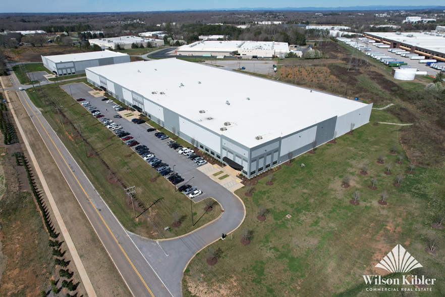 250 Wilson Bridge Rd, Fountain Inn, SC for lease - Building Photo - Image 2 of 15