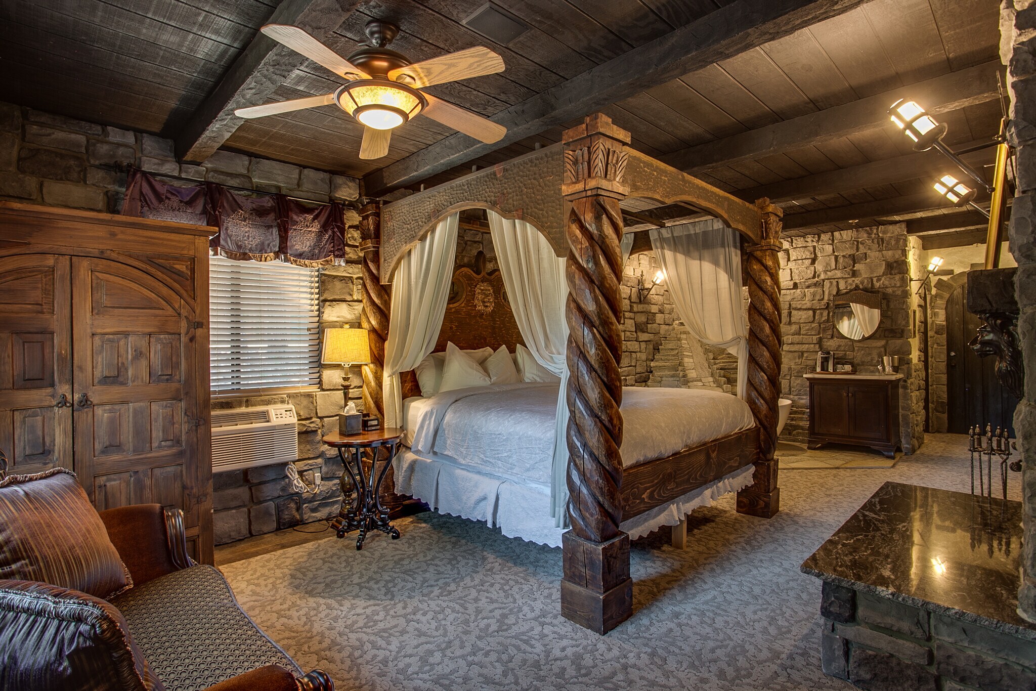 315 Commercial St, Leavenworth, WA 98826 Storybook Riverside Inn