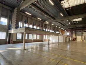 7 Rue André Sentuc, Vénissieux for lease Interior Photo- Image 2 of 6